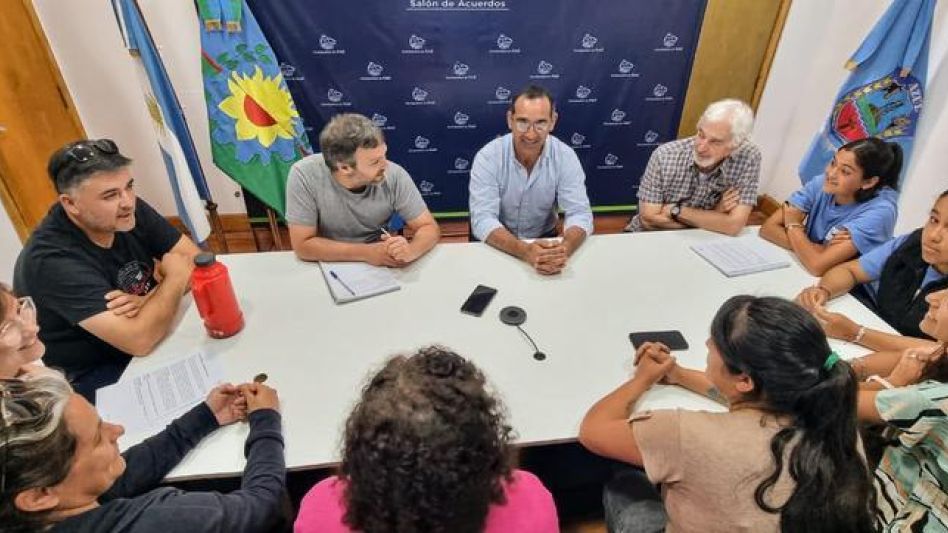 Tuvo lugar ayer un encuentro entre el intendente Nelson Sombra y funcionarios de su gabinete con Integrantes del Consejo de Administración de la Asociación del Centro Educativo para la Producción Tota