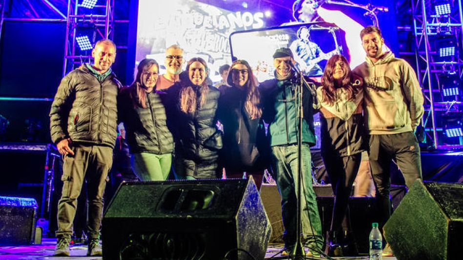 Terminando la noche del último día de Azul Rock se respiraba aires de rock en el Parque.  FOTOS NACHO CORREA/NICO MURCIA. 