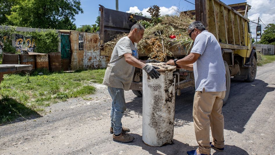 Las jornadas de descacharreo que lleva adelante la Comuna se enmarcan en la campaña de prevención contra el Dengue.    PRENSA MUNICIPAL