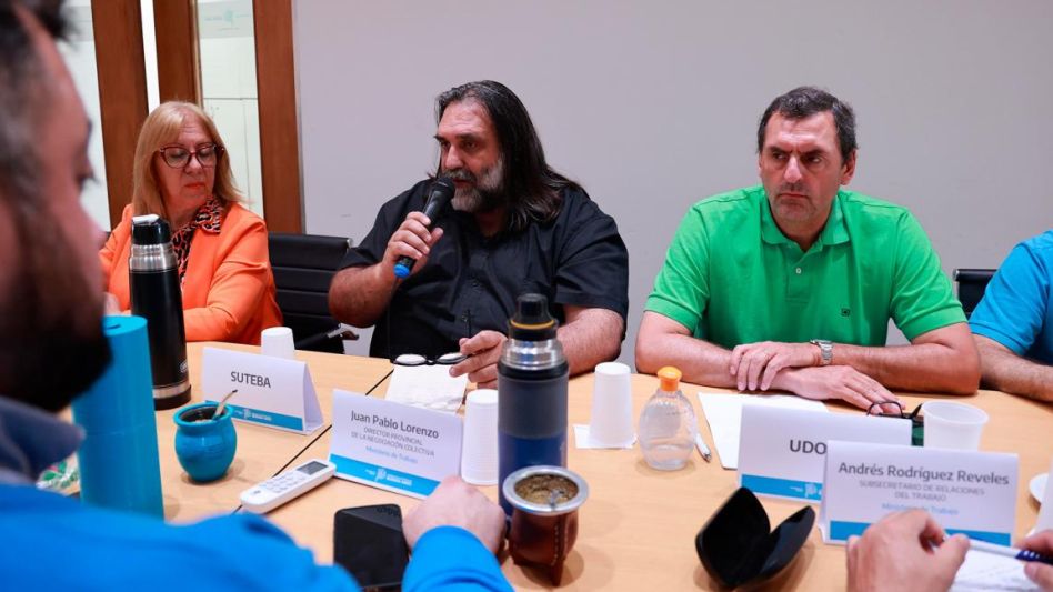 El Gobierno bonaerense convocó a docentes y estatales para revisar el acuerdo salarial