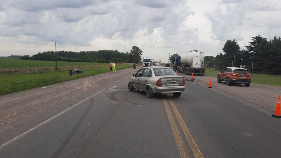 Fuerte choque entre dos autos en la Ruta 3