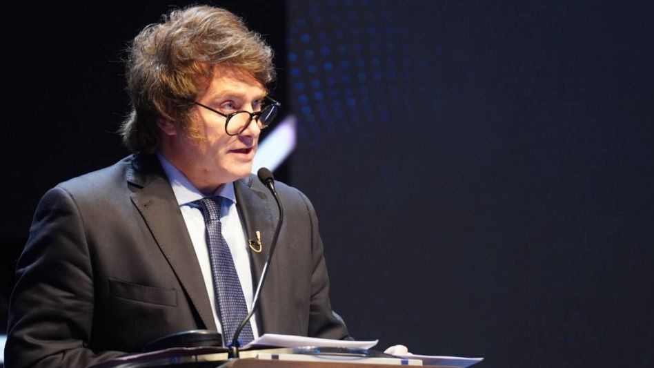 Milei dijo que si la inflación de diciembre es del 30% "tienen que sacarlo en andas a Caputo"