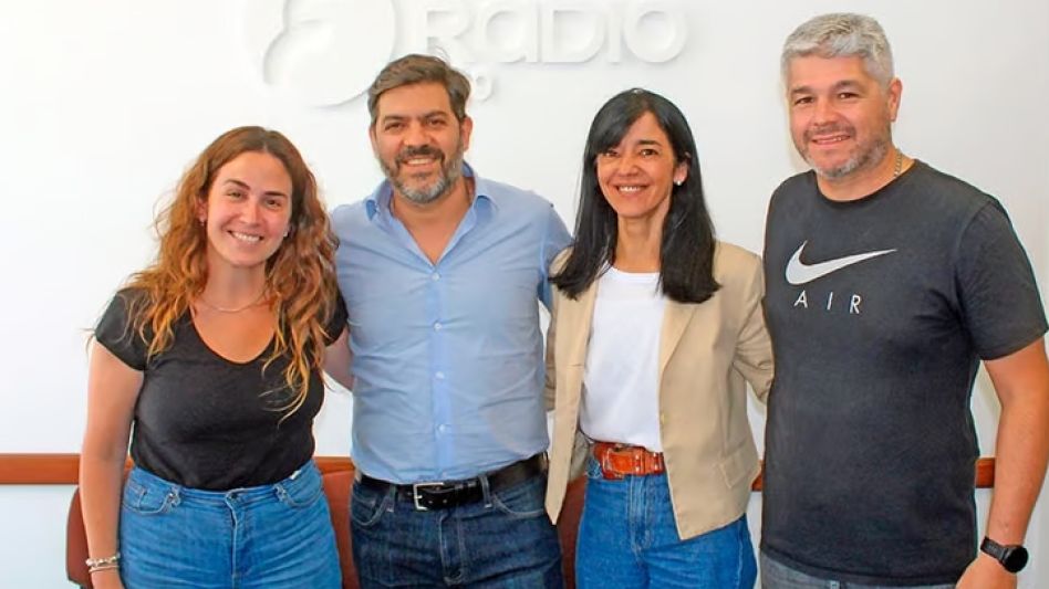 Bianco, junto a los necochenses Jimena López, Andrea Cáceres y Mauro Velázquez. (Ecos Diarios)