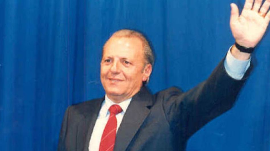 Acto en   homenaje   a De Paula