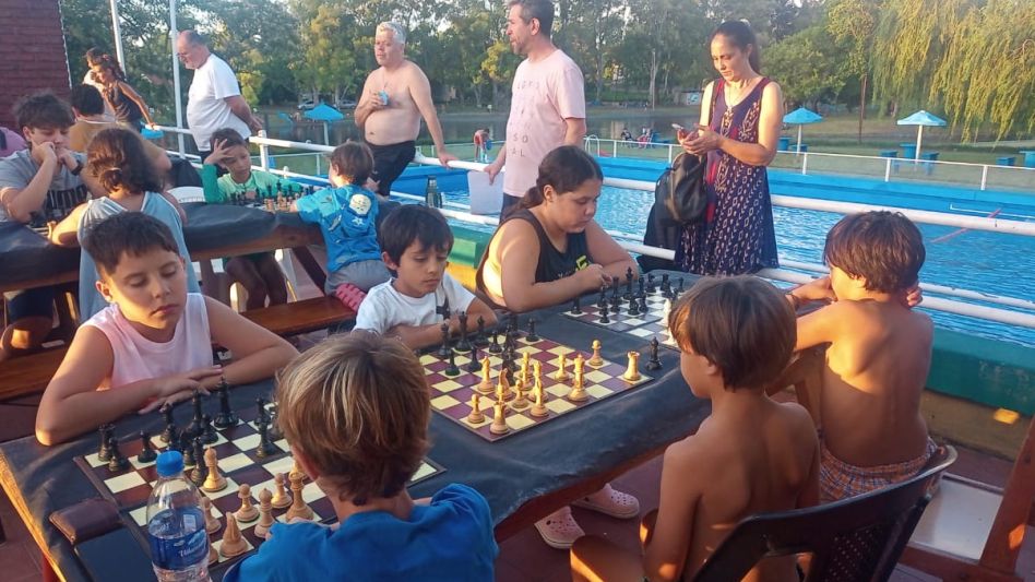 Se jugó el primer encuentro de ajedrez 