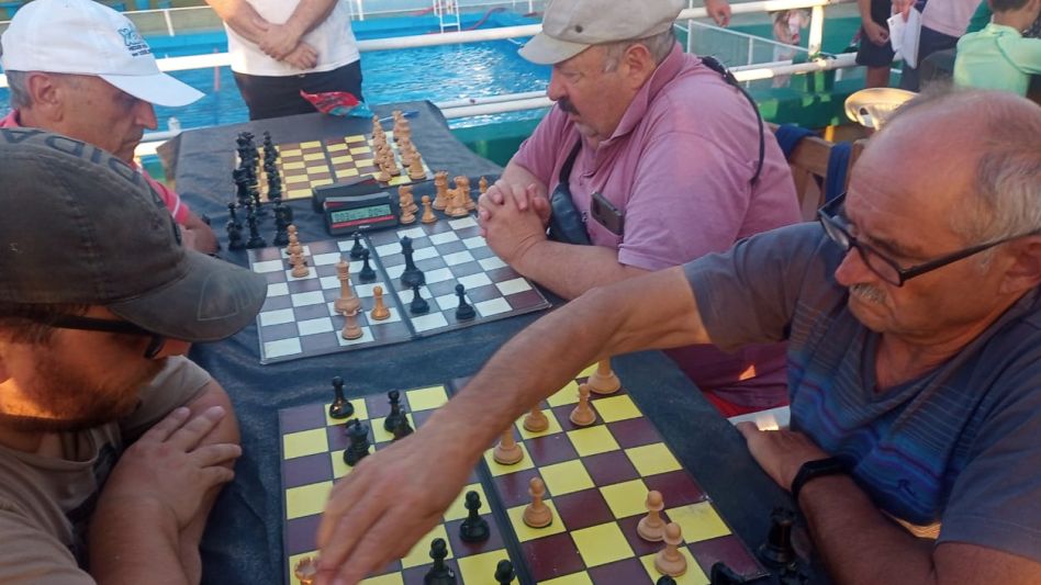 Se jugó el primer encuentro de ajedrez 