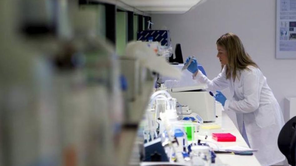 Bioquímicos bonaerenses comienzan a cobrar un bono compensatorio a afiliados de prepagas
