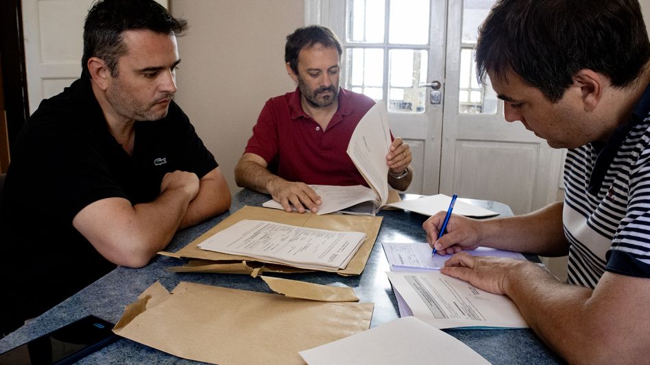 Apertura de sobres de licitaciones   para efectores de Salud del Partido de Azul