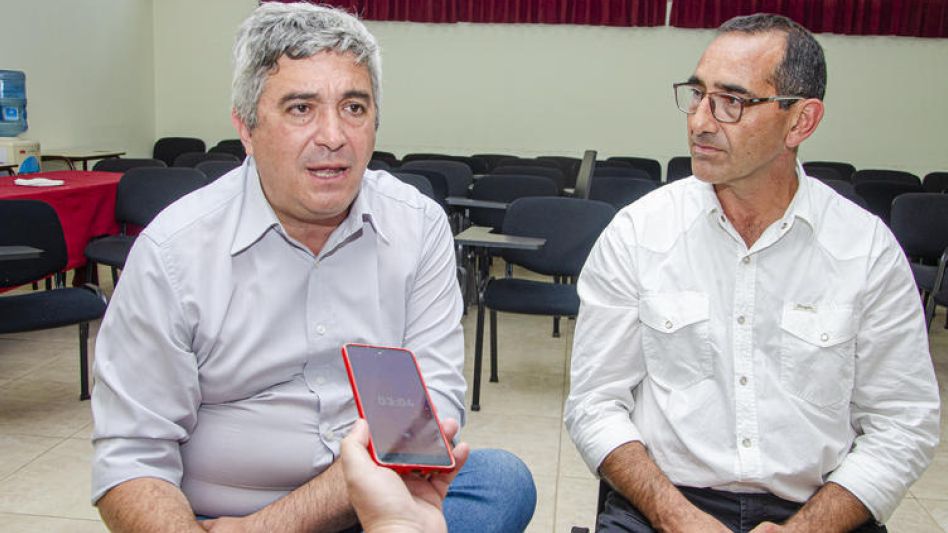 El ministro de Desarrollo Agrario de la provincia de Buenos Aires, Javier Rodríguez, acompañado por el intendente Nelson Sombra, dialogó con EL TIEMPO durante su visita a esta ciudad.  NACHO CORREA