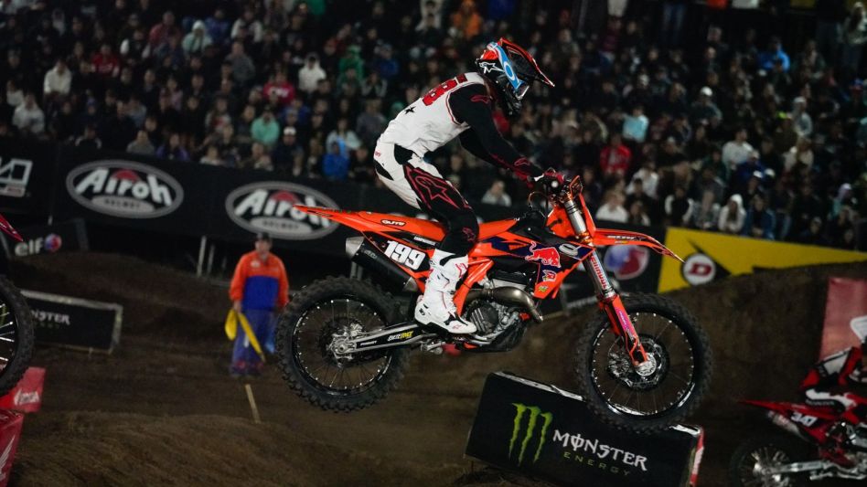 Supercross en Pinamar: decenas de pilotos mostraron sus destrezas en un evento a pura adrenalina. Uno de ellos fue el azuleño Mateo Campagnolle, quien logró correr en la final de MX2.