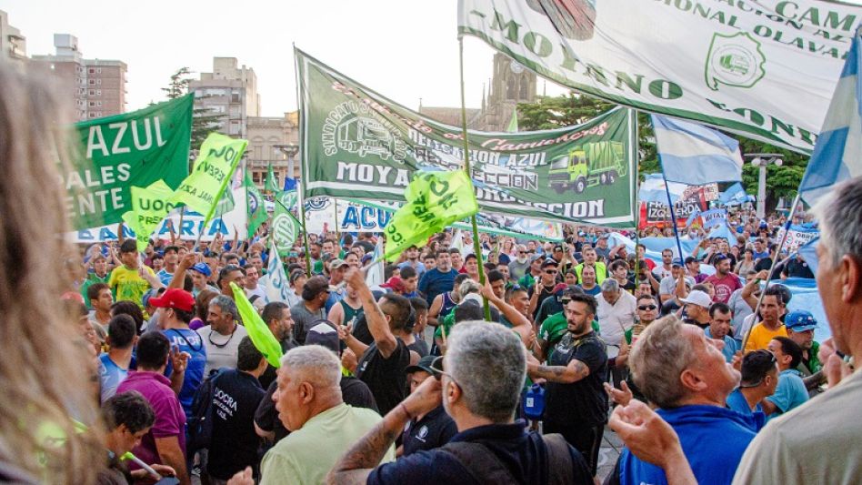 La CGT Regional Azul marchó contras las medidas del Gobierno 