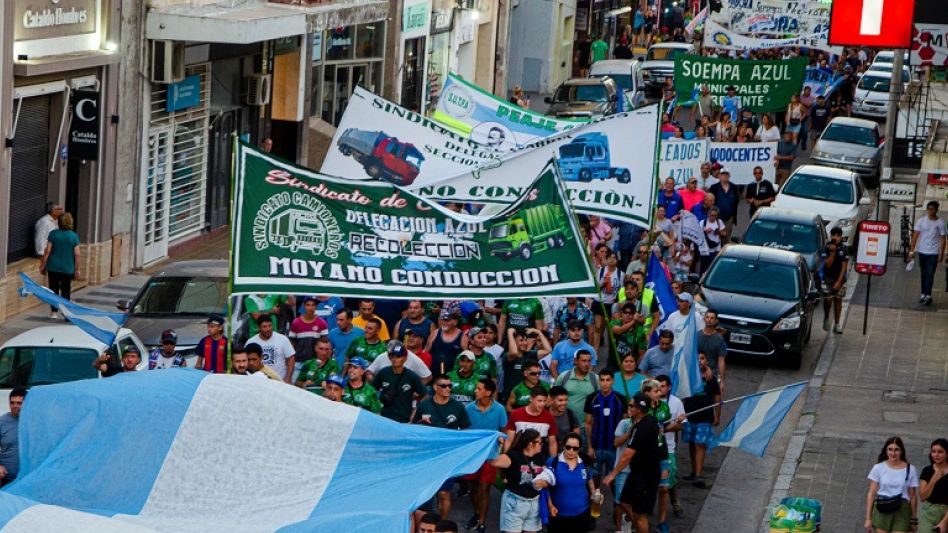 La CGT Regional Azul marchó contras las medidas del Gobierno 