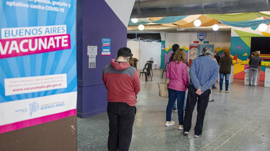 En Azul, se informaron los actuales centros de vacunación y se remarcó la importancia de tener completos los esquemas contra Covid.  ARCHIVO/NACHO CORREA/EL TIEMPO