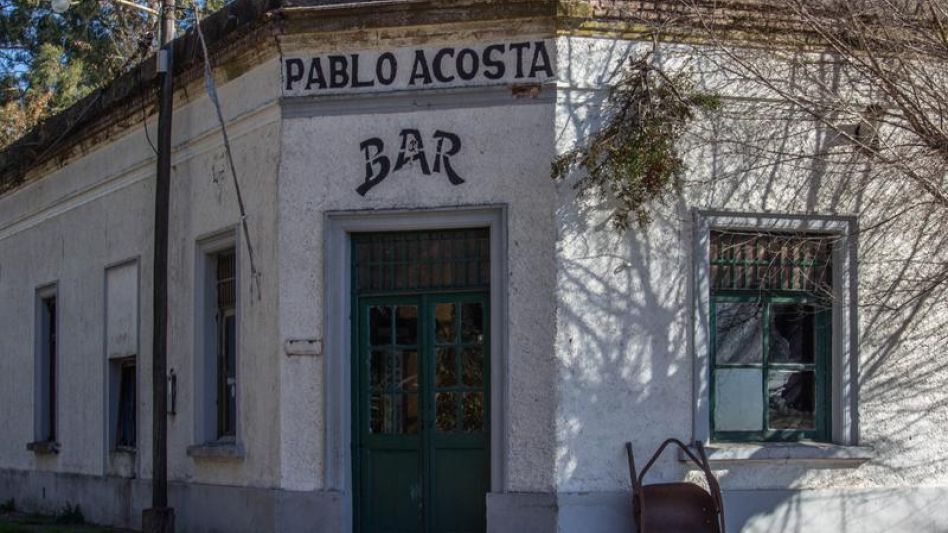 "El viejo almacén" de Pablo Acosta y  una familia detrás de su mostrador