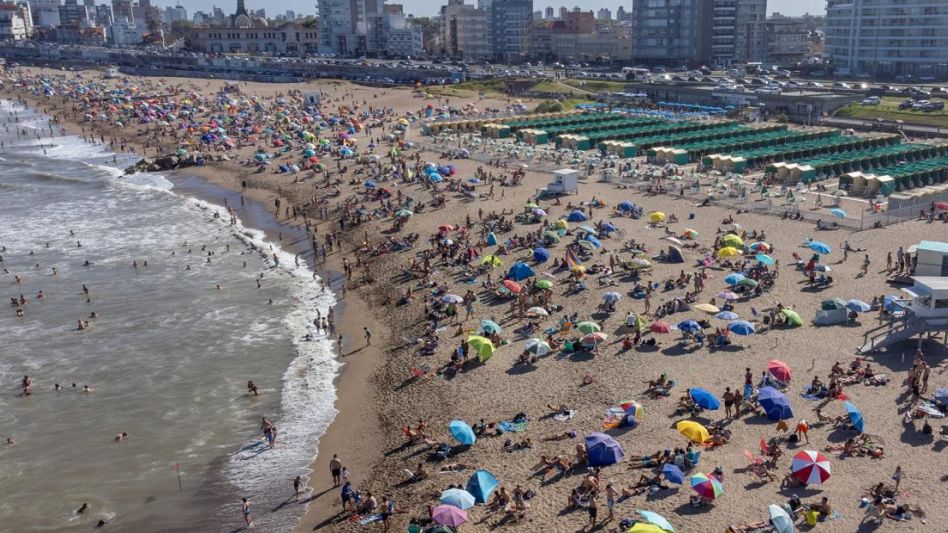  Mar del Plata celebra sus 150 años con música, desfiles, alfajores y una torta gigante