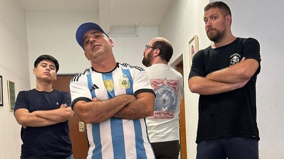 Alejandro Pitu Salvatierra, con la casaca de Argentina, junto a sus compañeros en FuturoRock.