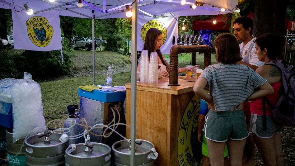 Las dos primeras ediciones del Encuentro Cervecero de Azul contaron con la presencia de cientos de vecinos azuleños.  ARCHIVO/PRENSA MUNICIPAL