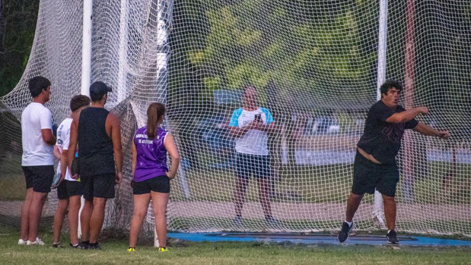 Luego de cuatro jornadas concluirá hoy el Campus de Lanzamientos y Velocidad, organizado por la Escuela Municipal de Atletismo. NACHO CORREA