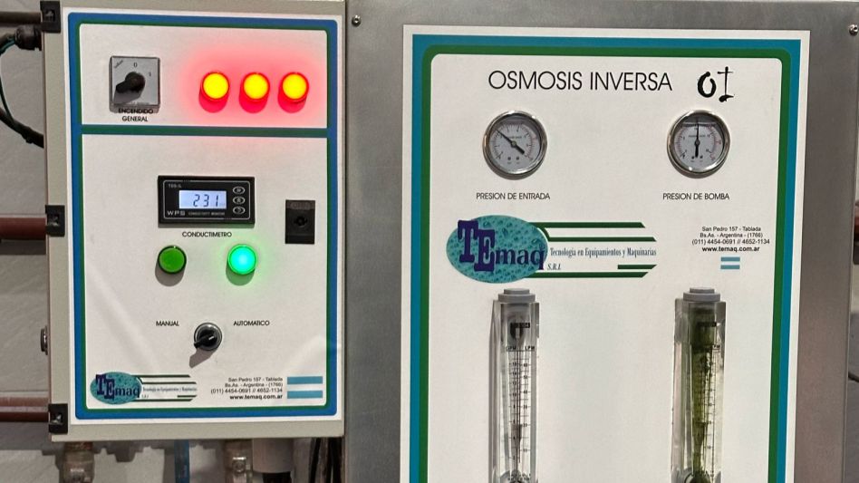 El equipamiento para el tratamiento de ósmosis inversa que posee El Campeón en su planta de calle Cáneva.