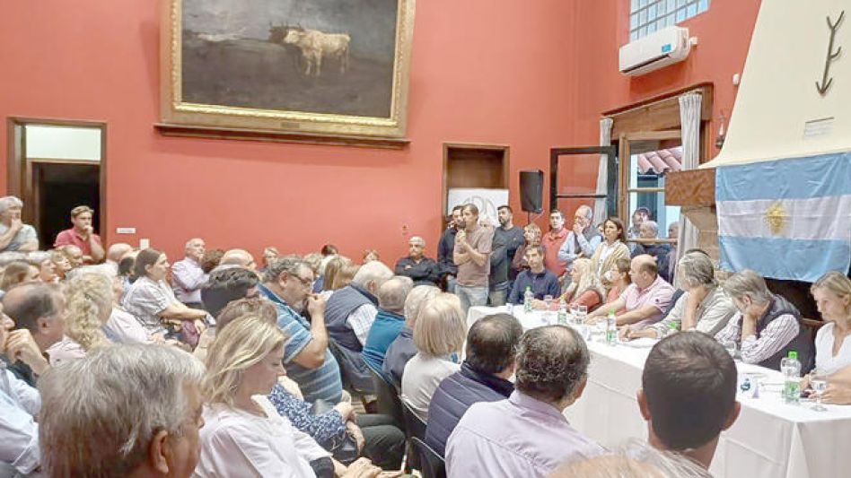  "En defensa de los azuleños, en contra de nadie"
