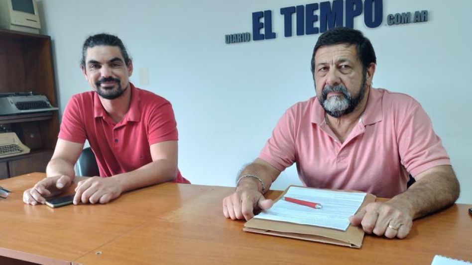 El secretario gremial de CGT Azul, Valentín Tedesco, y el secretario de Asuntos Municipales y director del Centro de Formación Laboral N° 402, Pedro Benedicto, durante la entrevista con EL TIEMPO.