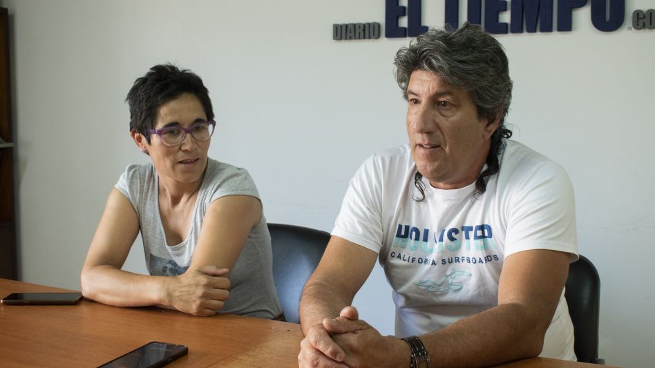La vicepresidente y el presidente de la comisión directiva de la Asociación de Artesanos y Manualistas de Azul, Soledad Chiodini y Juan Íbalo hablaron con este diario.