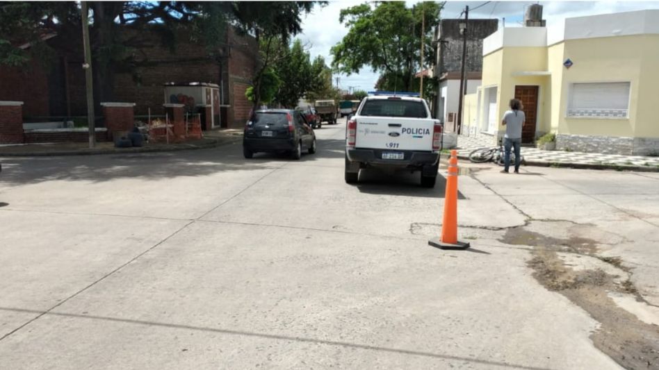En el cruce de Olavarría y Lavalle, hoy viernes después del mediodía, se produjo este siniestro de tránsito. FOTO: CPA/PBA