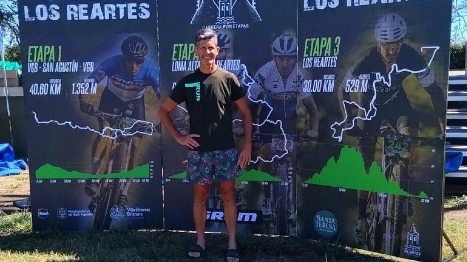 Miguel Álvarez (arriba) y Adrián Delle Coste fueron los pedalistas azuleños que participaron en El Desafío Los Reartes. 