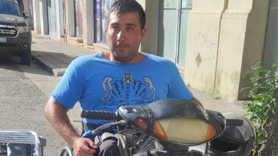 Empecé a trabajar de cadete gracias a que mis papás me pudieron hacer la moto, así que trabajé y me fue bien. LAURA MÉNDEZ 