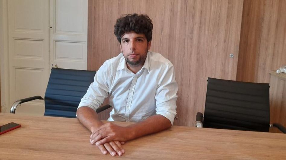 El secretario de investigación y posgrado de la Facultad de Derecho de Azul, Ezequiel Valicenti, el día que dialogó con diario EL TIEMPO sobre las carreras de posgrado que ofrecen para este año.  AGUS