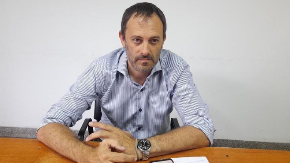 El secretario de Salud, Hernán Combessies, habló con este diario sobre los motivos por los que no se fumiga para contrarrestar la superpoblación de mosquitos.  AGUSTÍN SCALCINI