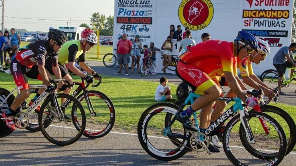 Hoy se realizarán las tradicionales carreras nocturnas en el óvalo municipal, con la organización del Club Ciclista Azuleño.