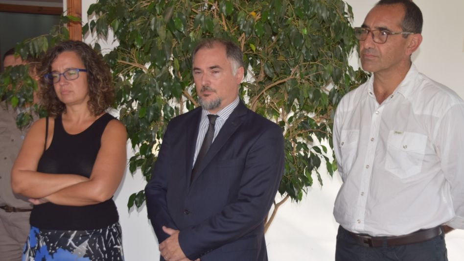 Entre los asistentes a la quema de estupefacientes estuvo el intendente Nelson Sombra. En la imagen, junto al juez Gabriel Di Giulio y a María José Buglione, actualmente a cargo de la Fiscalía Federal