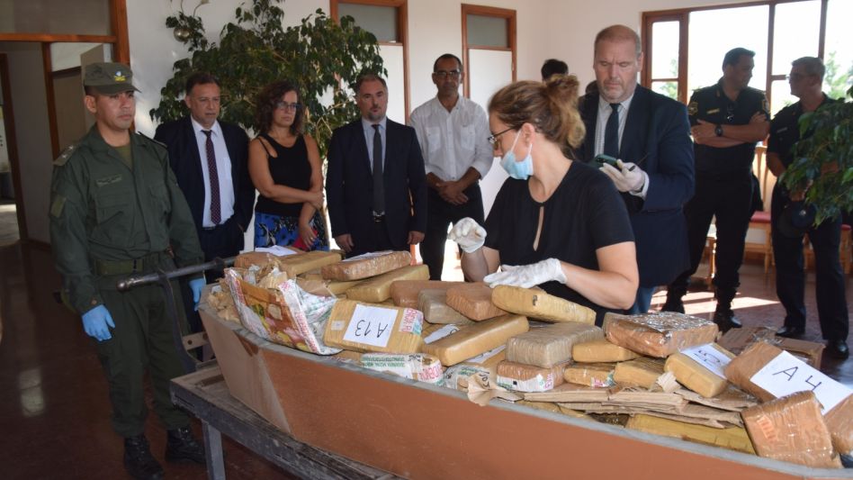   Incineraron más de cien kilos de estupefacientes secuestrados en procedimientos antidrogas