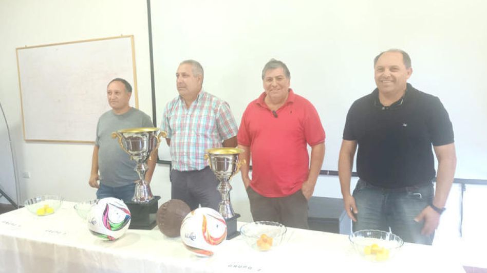 Los presidentes de las ligas participantes fueron los encargados de realizar el sorteo y la presentación oficial de la Unión Deportiva Regional 2024. GENTILEZA FABIÁN CASANELLA. 