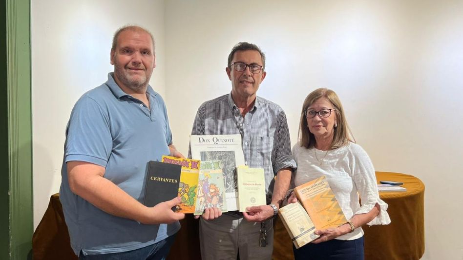 El matrimonio junto a autoridades del Complejo Ronco. 
