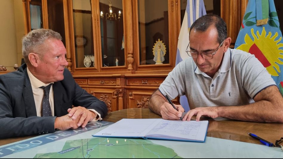 El Intendente firmó el petitorio contra la privatización del Banco Nación