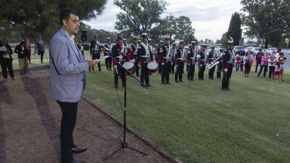 Luis Conti: A la luz de la triste realidad que emana de la decadencia de los últimos argentina de los años, aparece nítida la difusión de los principios legados por el Padre de la Patria.  
