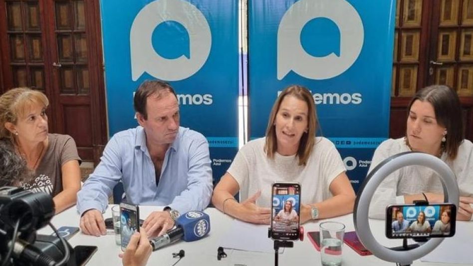 Gisela Hiriart, Juan Louge, Natalia Colomé y Consuelo Burgos, concejales de Podemos Azul, brindaron ayer una conferencia de prensa.