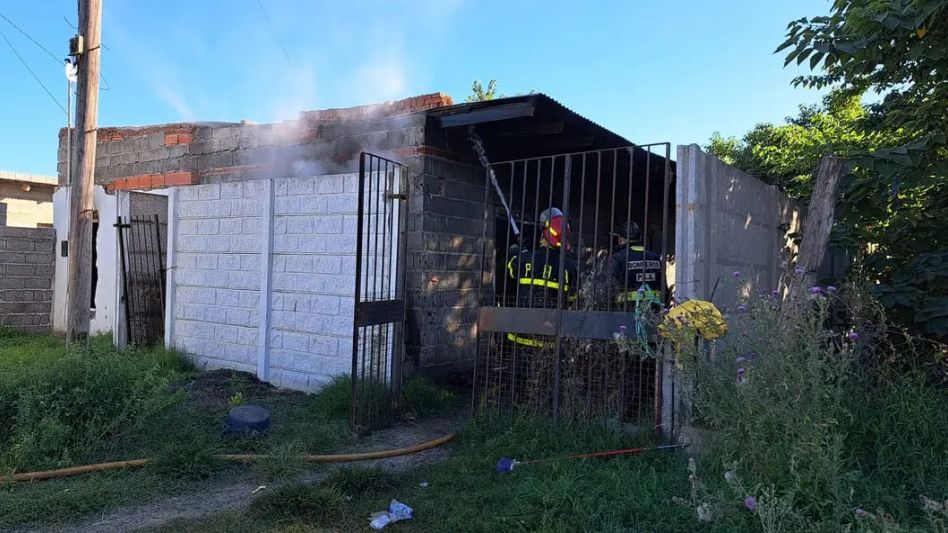Un vecino sufrió graves quemaduras al incendiarse su casa