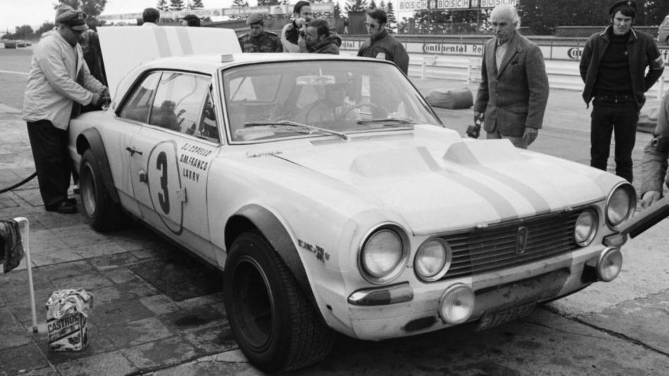 El auto número 3, el que terminó la carrera con Cacho Franco al volante. Llegó cuarto pero dio dos vueltas más que el auto ganador en las 84 horas. 