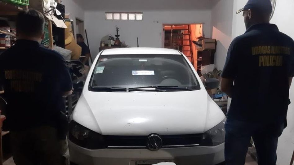 La camioneta Volkswagen Saveiro que policías incautaron cuando el pasado 8 de febrero el varón imputado por esta infracción a la Ley 23.737 fue detenido en la ciudad de Gerli.  DROGAS ILÍCITAS AZUL/PB