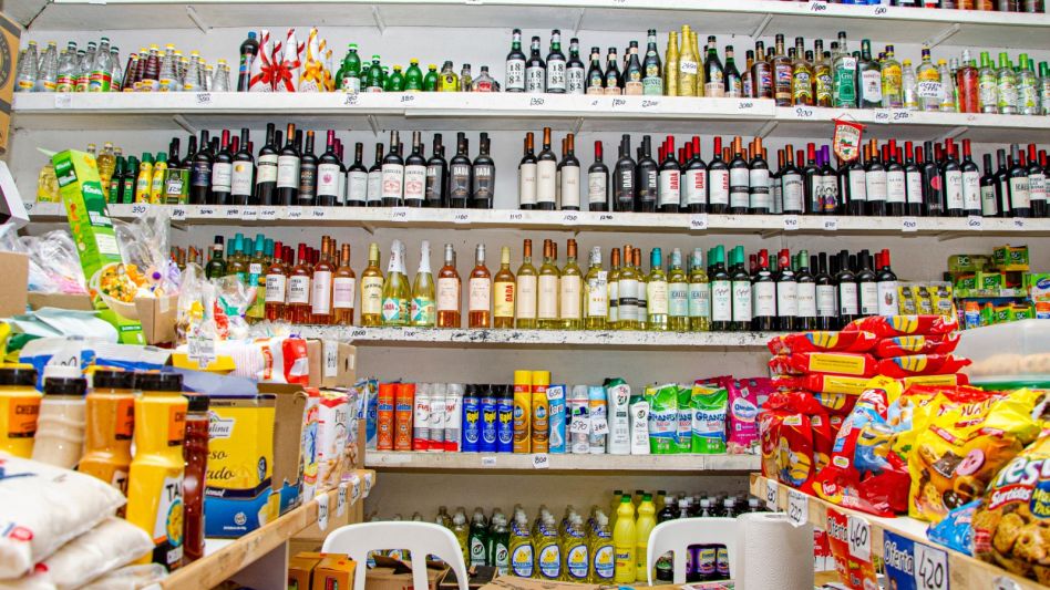 Desde la CAME se dio a conocer que las ventas minoristas pymes se retrajeron un 25,5% en febrero. En lo que respecta al rubro alimentos y bebidas, las ventas bajaron 33,3%. 