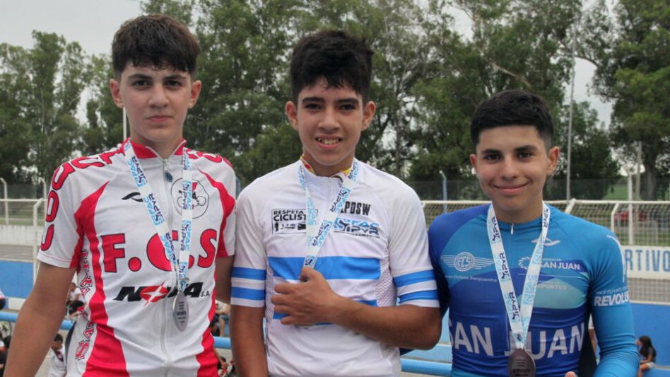 Isaías Silva (centro) se consagró Campeón Argentino en Rafaela