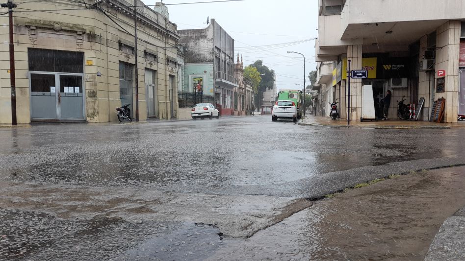 El lunes continuará con tormentas y altas probabilidades de lluvias. El martes seguirá igual y se esperan mejoras del clima para el miércoles.