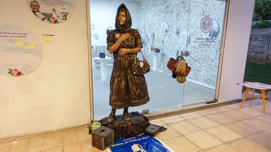 Ante un buen marco de público quedó inaugurada Por una cartera pasa la vida en el Centro de Interpretación Francisco Salamone. PRENSA MUNICIPAL