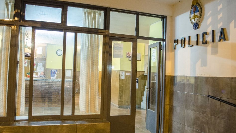 En la comisaría primera ocurrió el incidente que se tradujo en el arresto de un joven. NACHO CORREA/ARCHIVO/EL TIEMPO