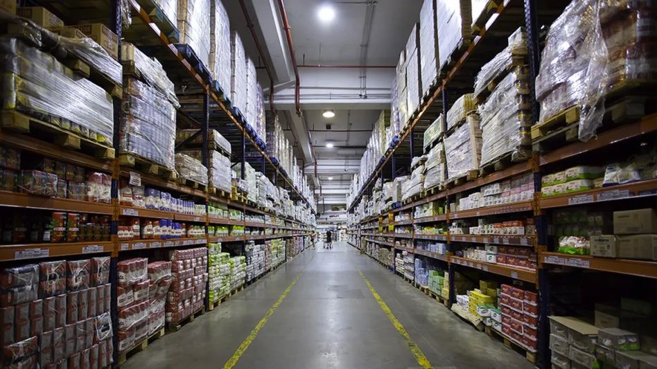 Duro golpe a la industria nacional: el Gobierno abre las importaciones de alimentos