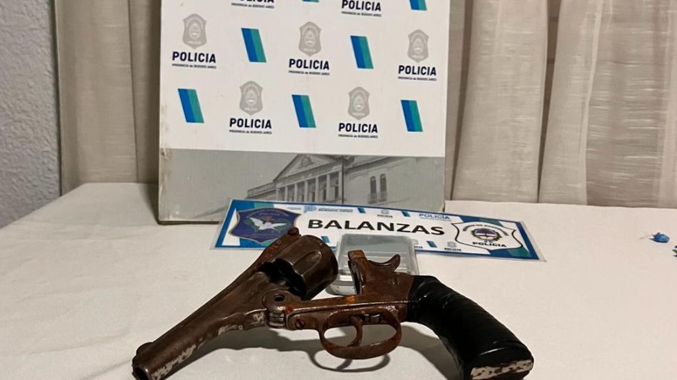 Los allanamientos que derivaron en los arrestos de los sospechados se hicieron en Villa Piazza Sur. FOTOS: DROGAS ILÍCITAS AZUL/PBA