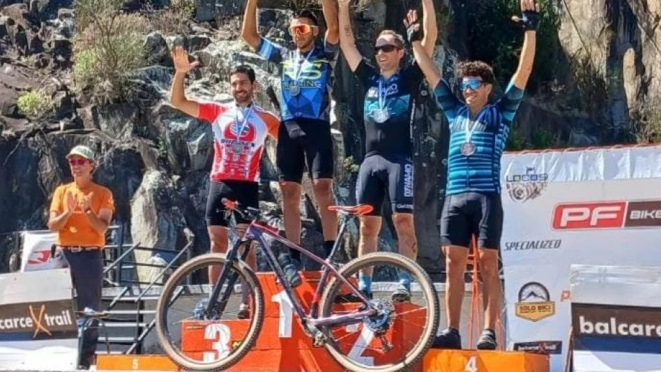 El azuleño Eduardo Alzamendi en lo más alto del podio 
